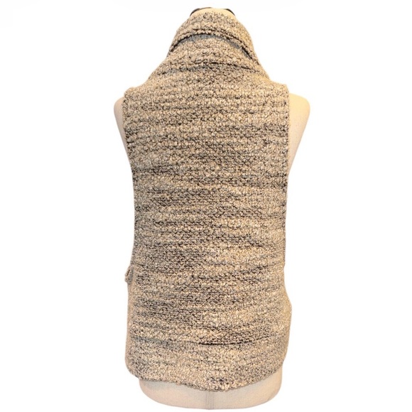 Alembika Textured Vest - Picture 2 of 5